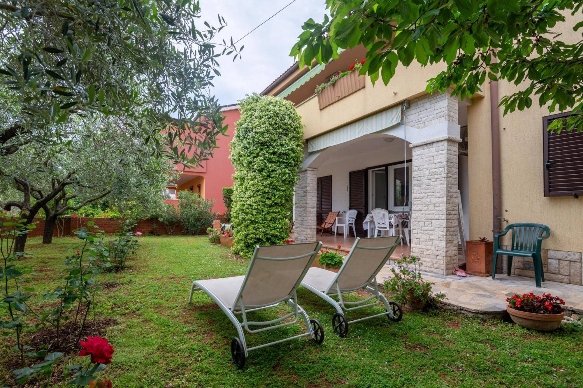 Apartments Mirella Novigrad Istria Exteriör bild